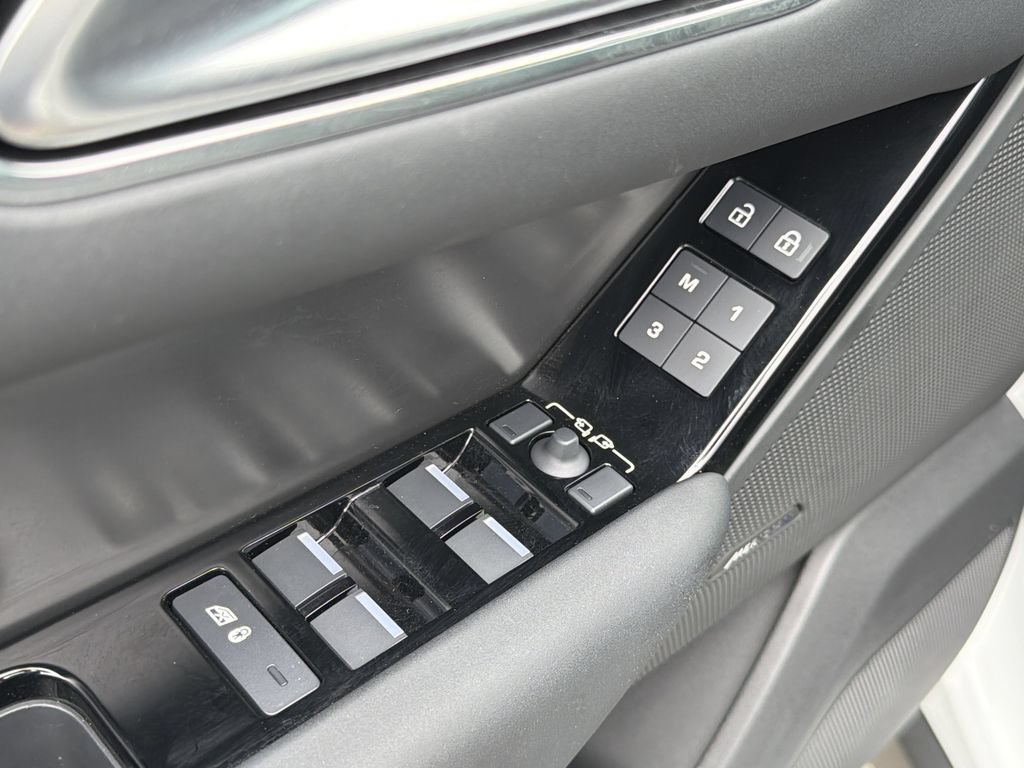 Used 2026 Land Rover Range Rover Velar S AWD/4WD image 21