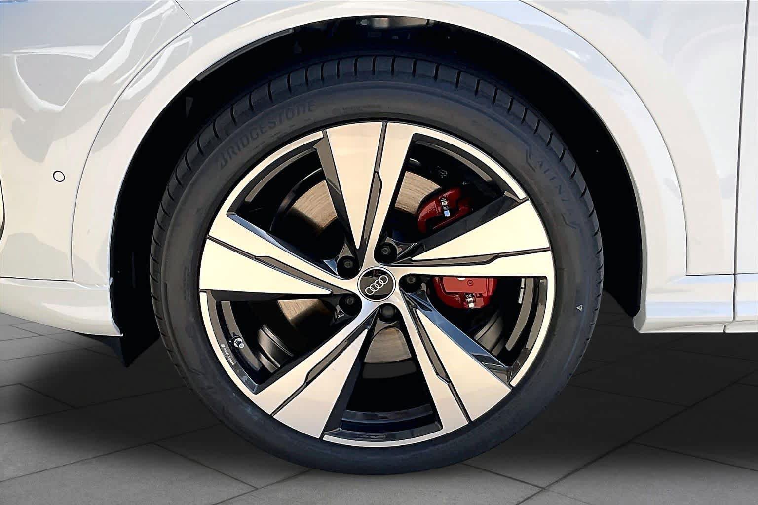 New 2026 Audi SQ5 Prestige AWD/4WD image 11