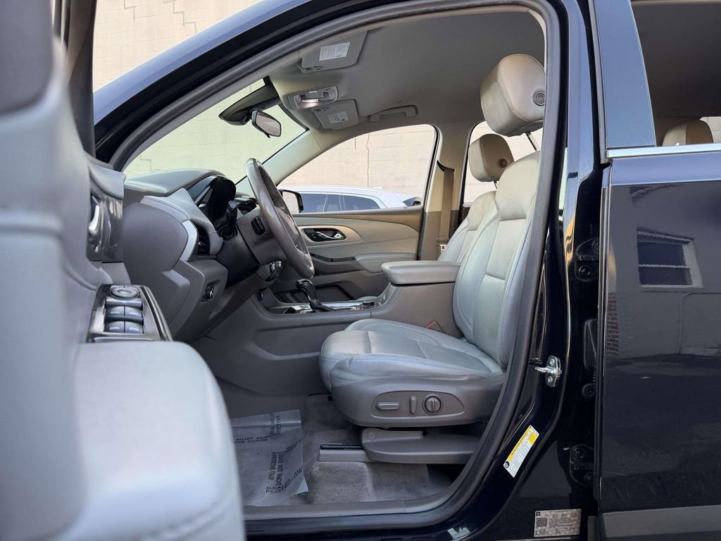 Used 2020 Chevrolet Traverse LT w/ Driver Confidence II Package image 31