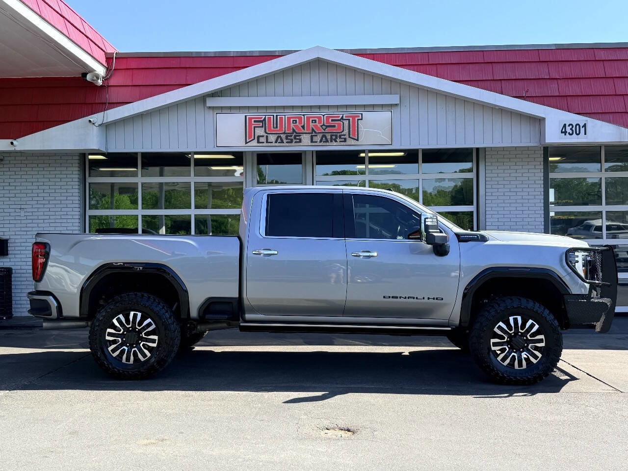 Used 2024 GMC Sierra 3500 Denali Ultimate AWD/4WD image 2