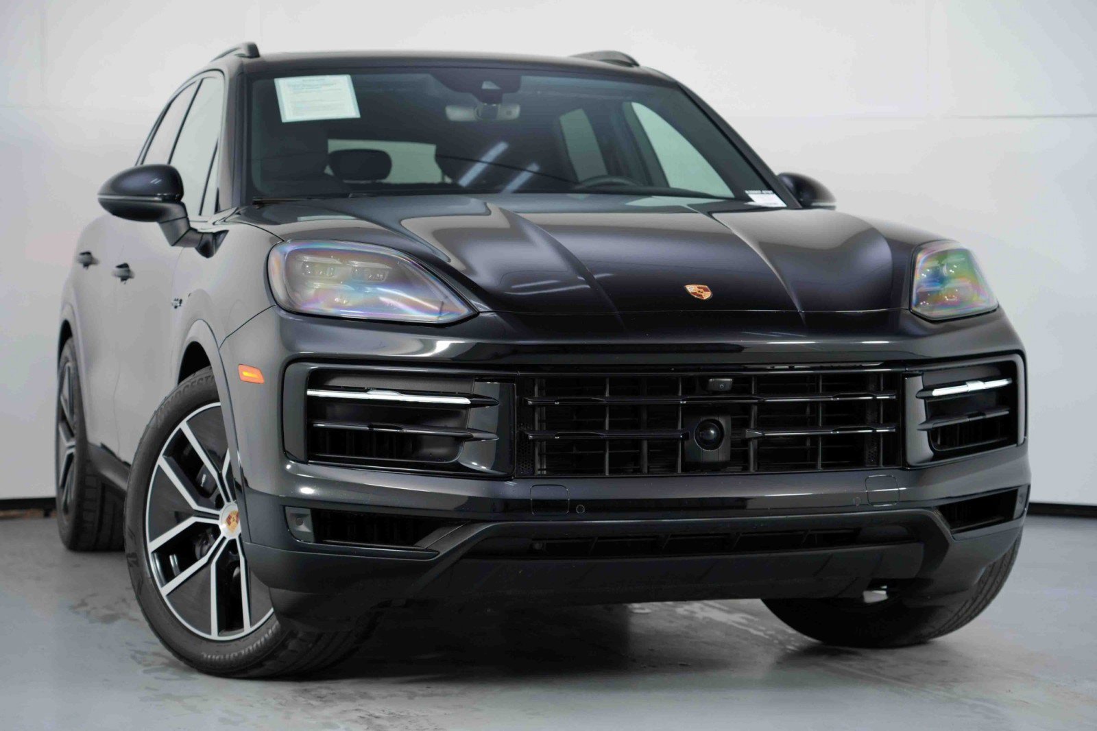 Used 2024 Porsche Cayenne w/ Premium Package image 4