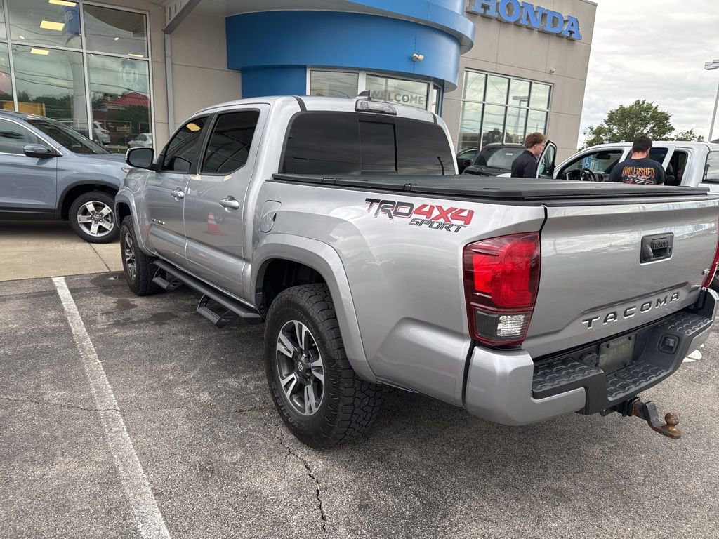 Used 2018 Toyota Tacoma TRD Sport AWD/4WD image 7