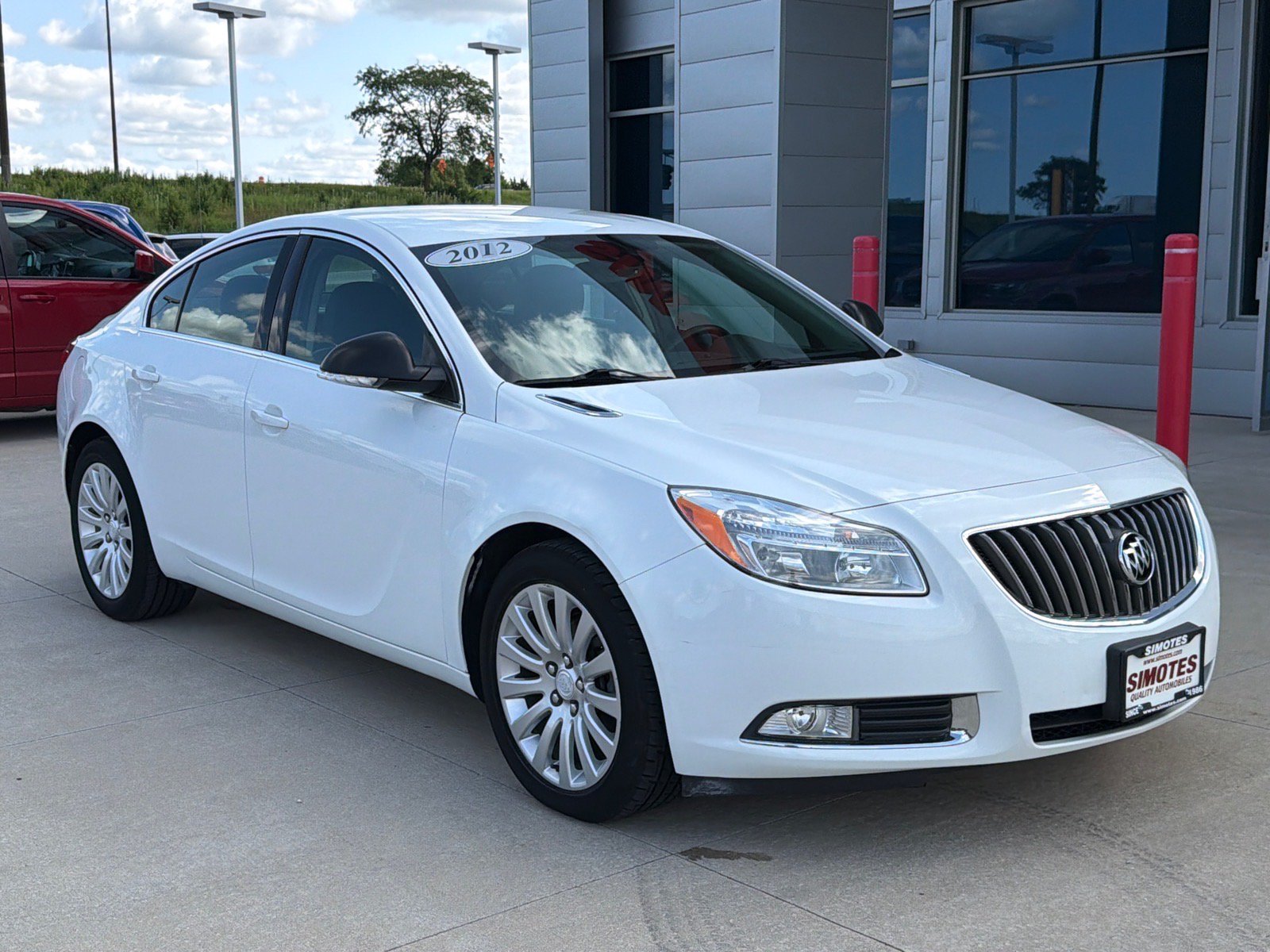 Used 2012 Buick Regal Leather FWD image 2