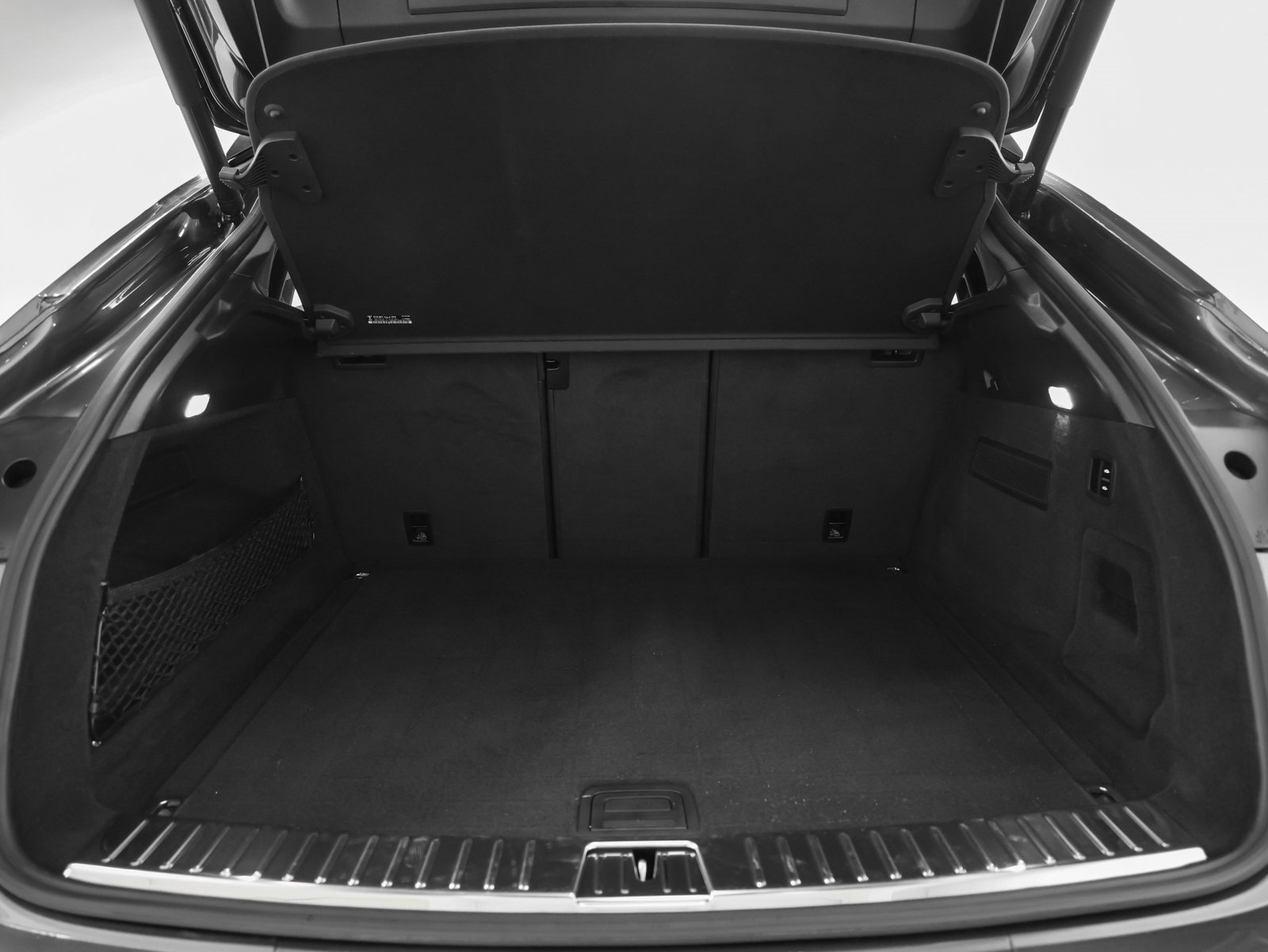 Used 2021 Porsche Cayenne Turbo image 21