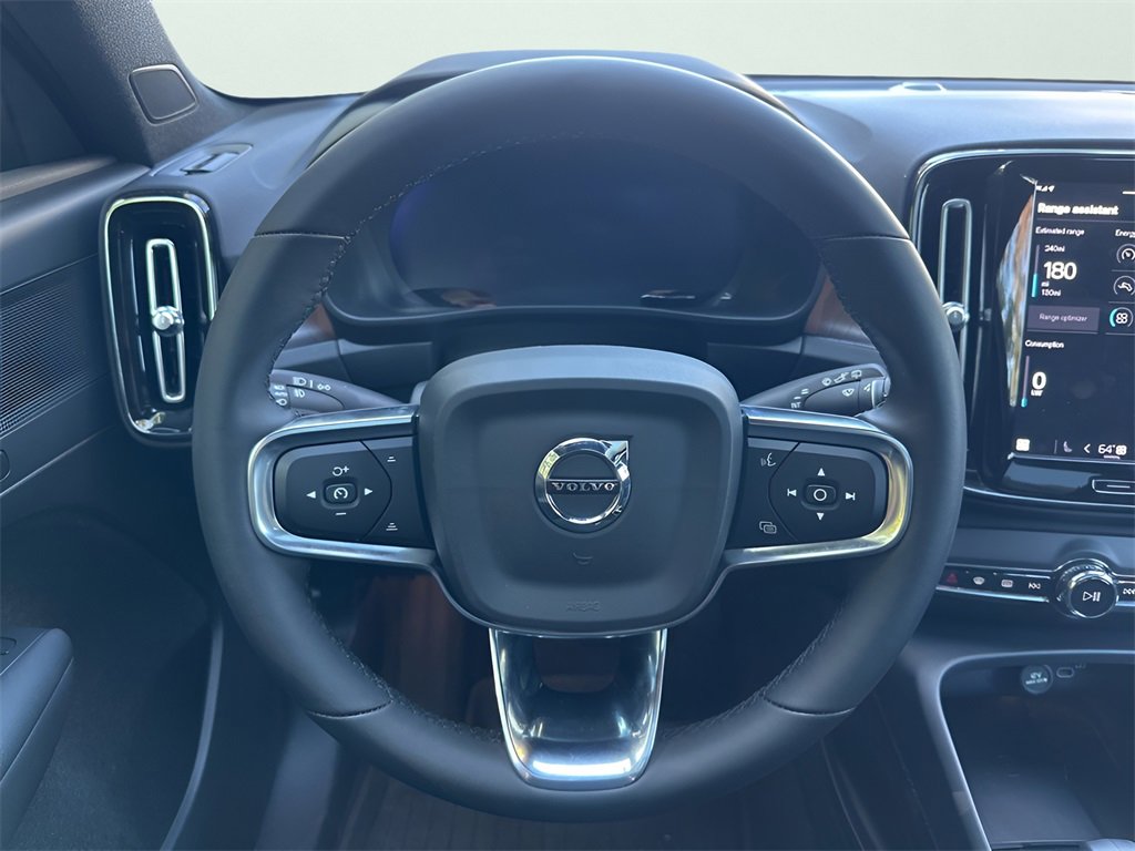 Used 2023 Volvo XC40 Recharge Plus image 22
