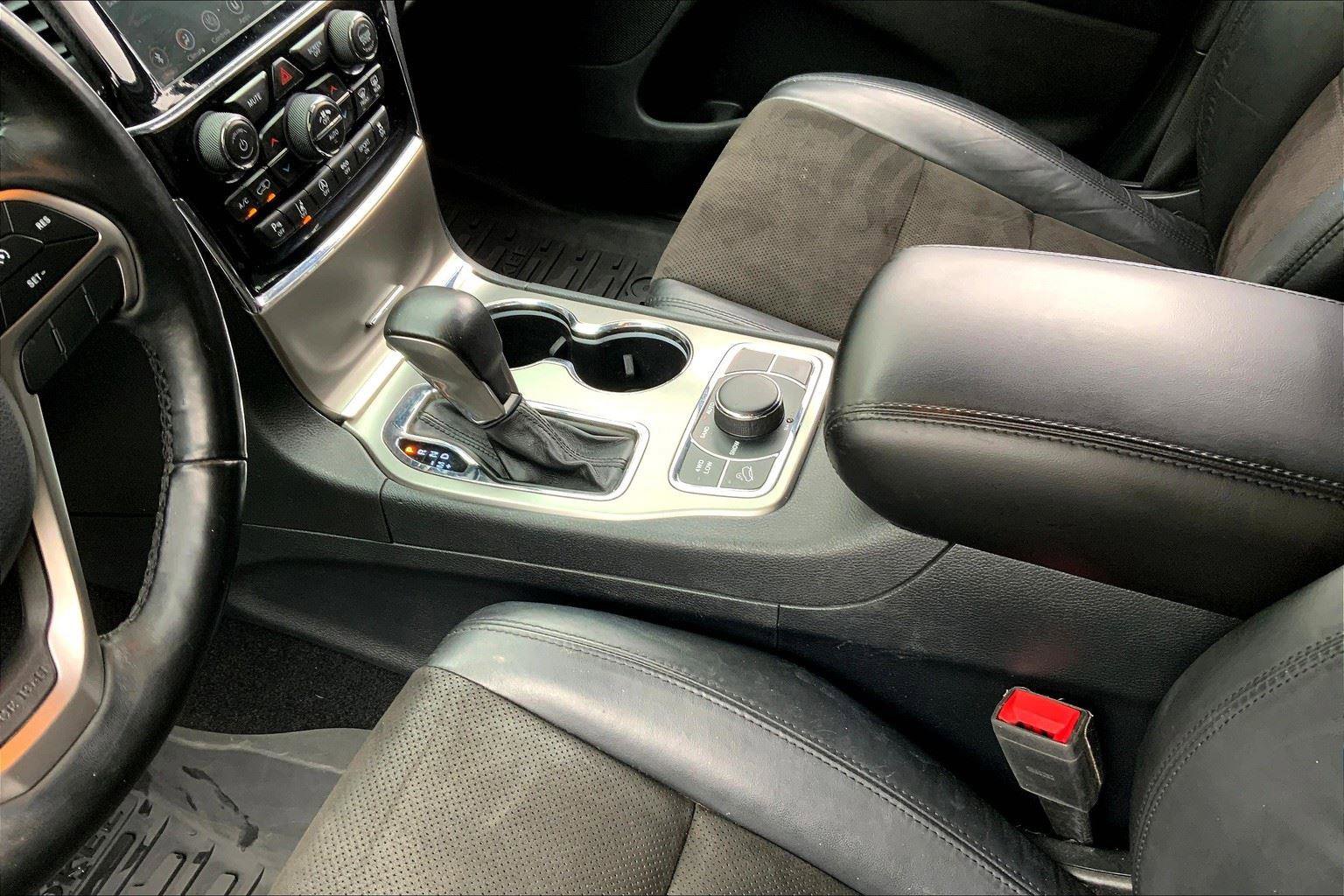 Used 2020 Jeep Grand Cherokee Laredo w/ Quick Order Package 2BN North image 16