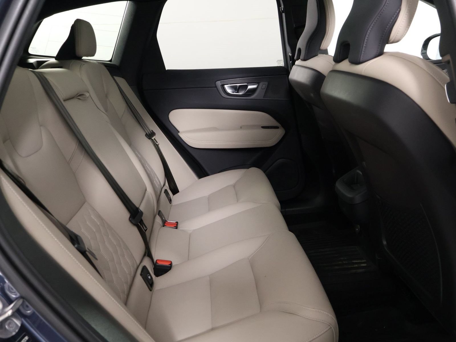 Certified 2026 Volvo XC60 B5 Plus w/ Protection Package Premier AWD/4WD image 30