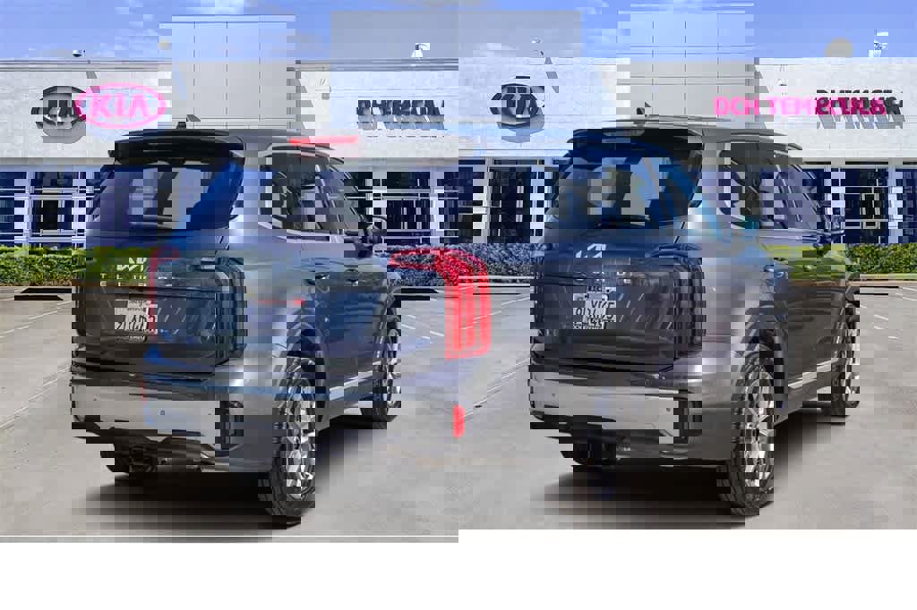 Certified 2024 Kia Telluride LX image 4