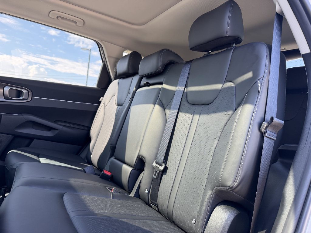 Used 2026 Kia Sorento S w/ S Panoramic Sunroof Package FWD image 24