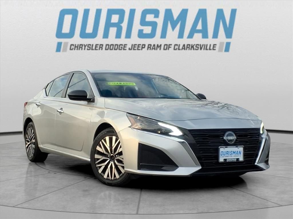 Used 2024 Nissan Altima 2.5 SV image 1