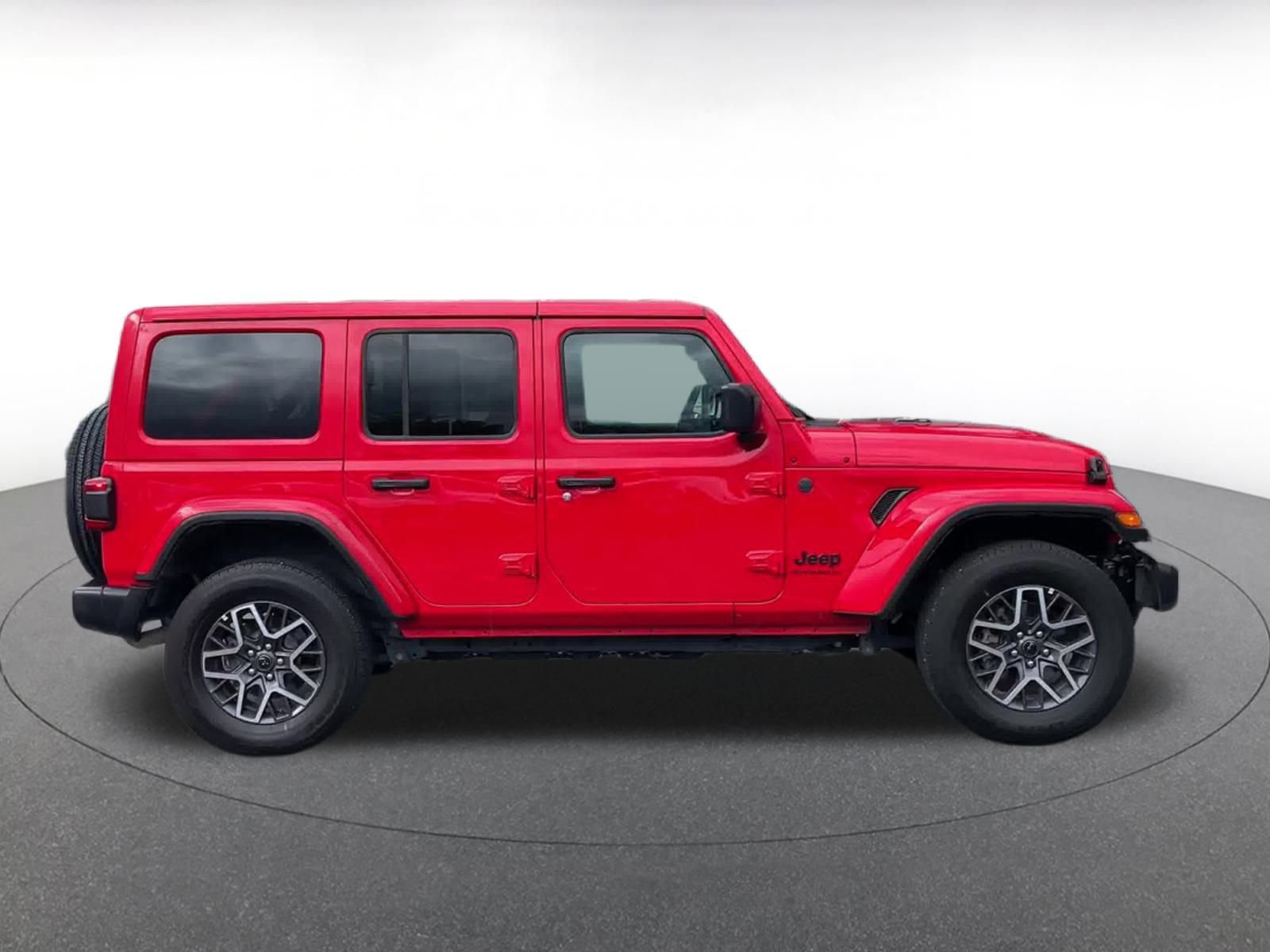 Used 2025 Jeep Wrangler Sahara image 16