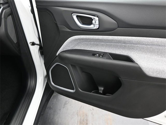 Used 2025 Jeep Compass Sport image 11