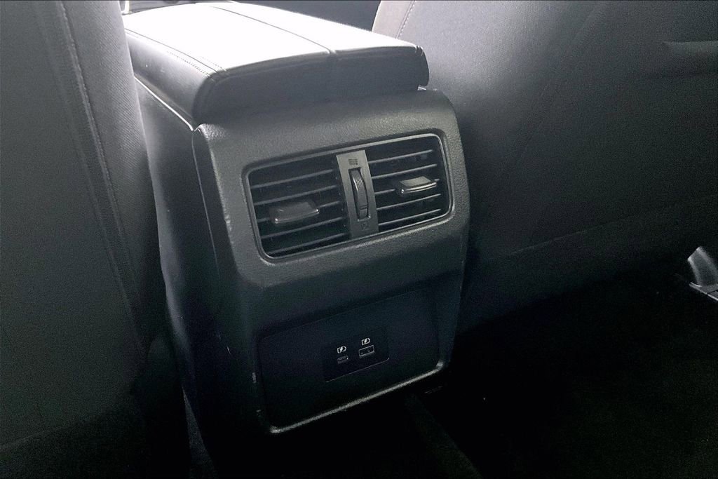 Used 2023 Nissan Rogue SV image 32