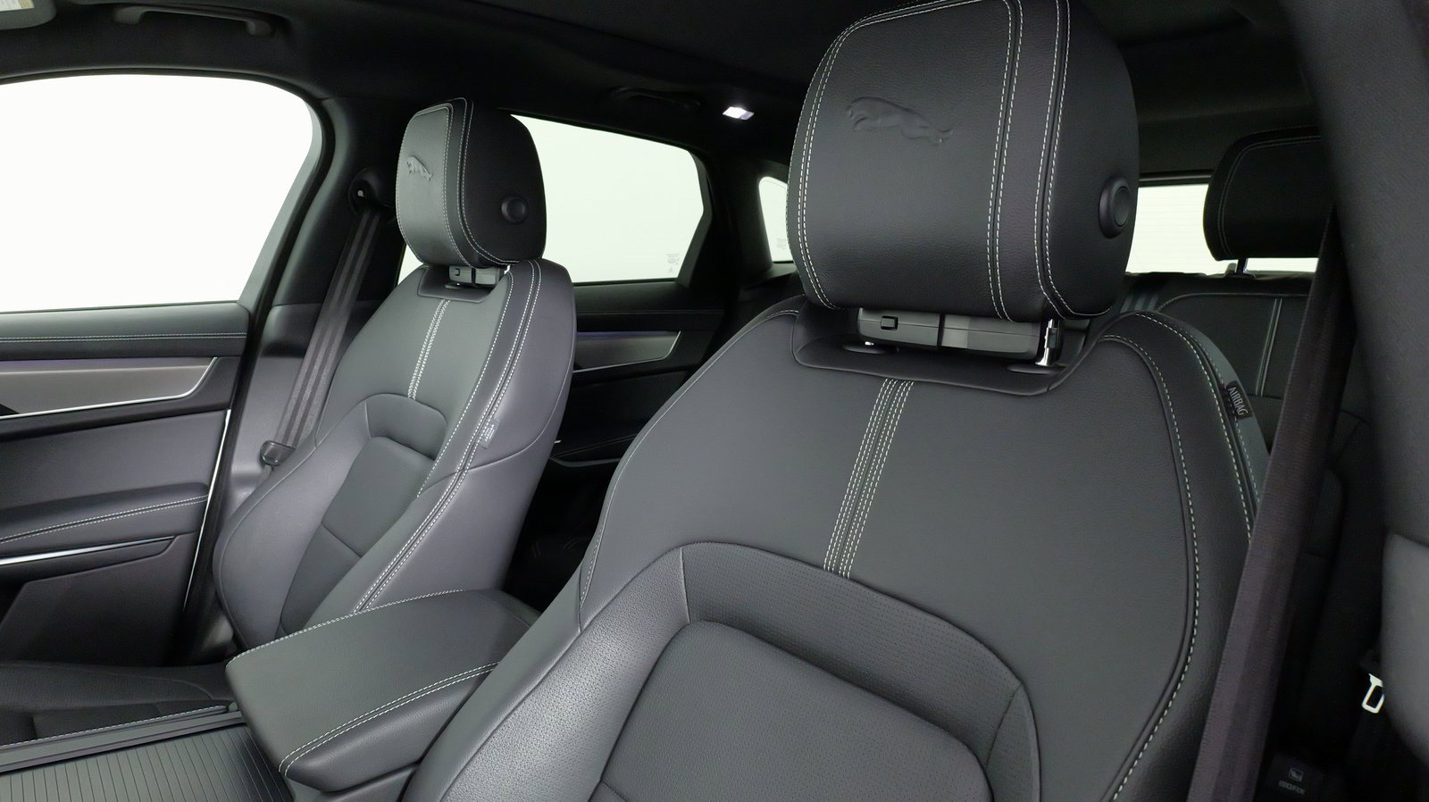 Used 2025 Jaguar F-PACE R-Dynamic S image 39