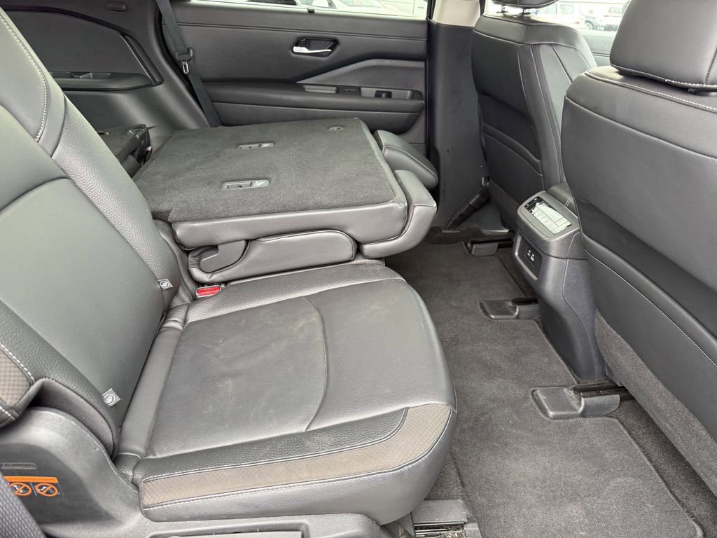 Used 2025 Nissan Pathfinder SL image 30
