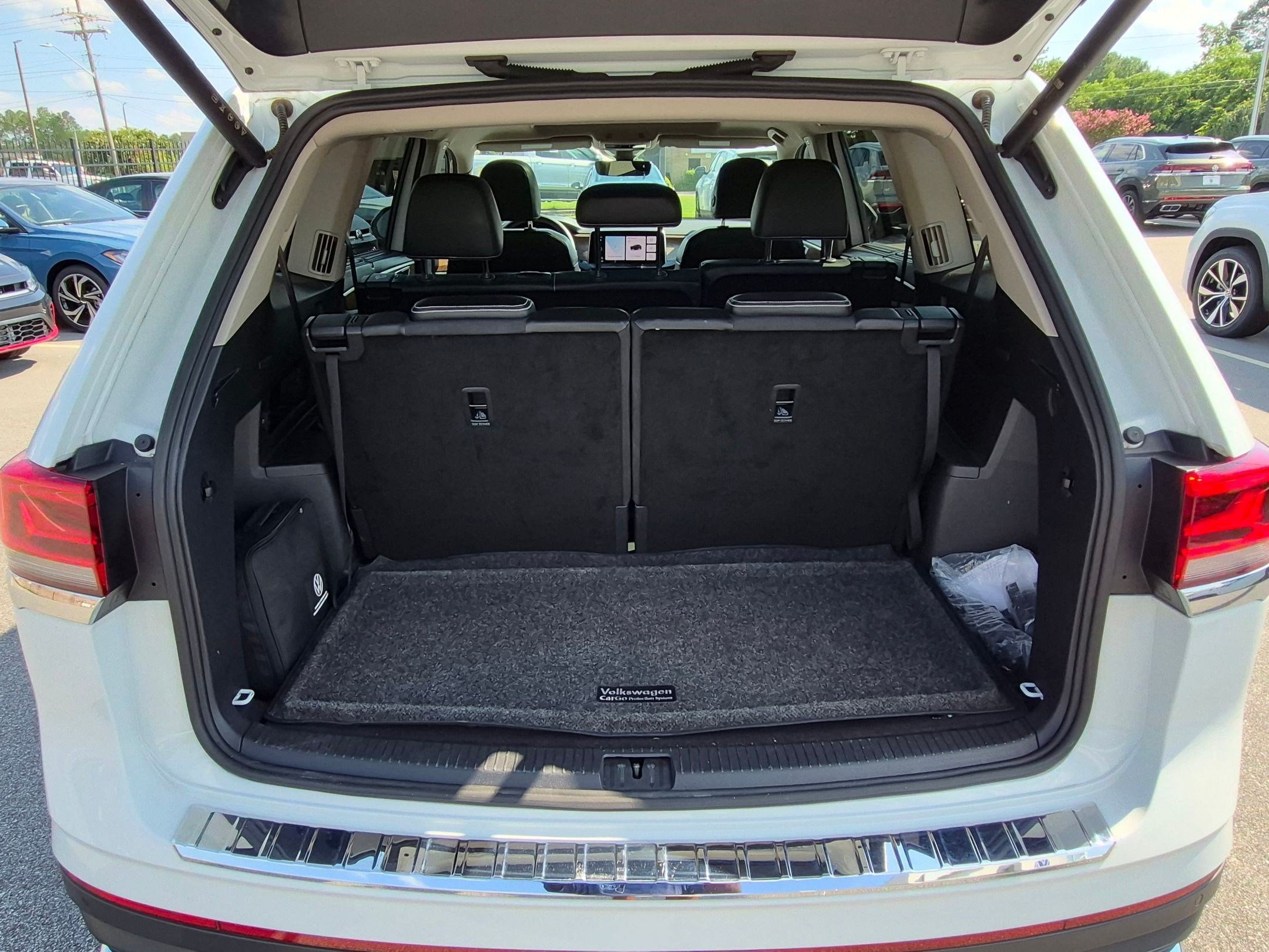 Used 2024 Volkswagen Atlas SE w/ Panoramic Sunroof Package FWD image 34