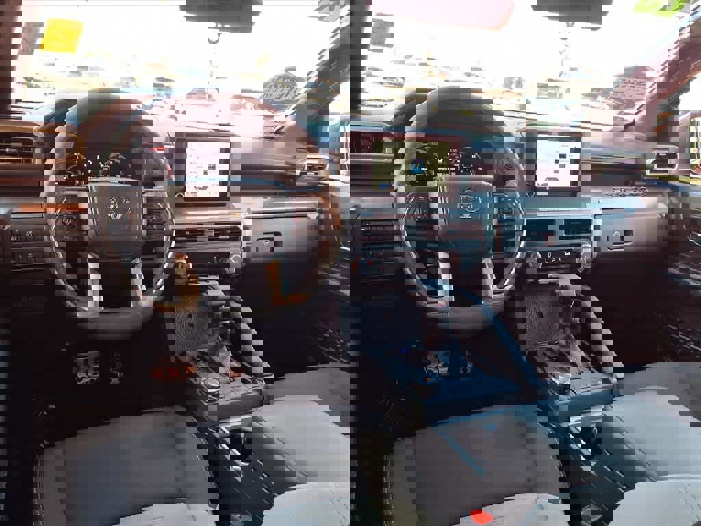 Used 2025 Toyota Tacoma TRD Sport image 9