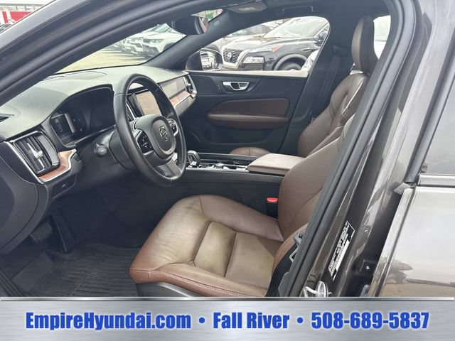 Used 2025 Volvo V60 B5 Cross Country Plus AWD/4WD image 19