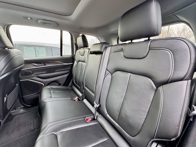 Used 2022 Jeep Grand Cherokee Limited image 17