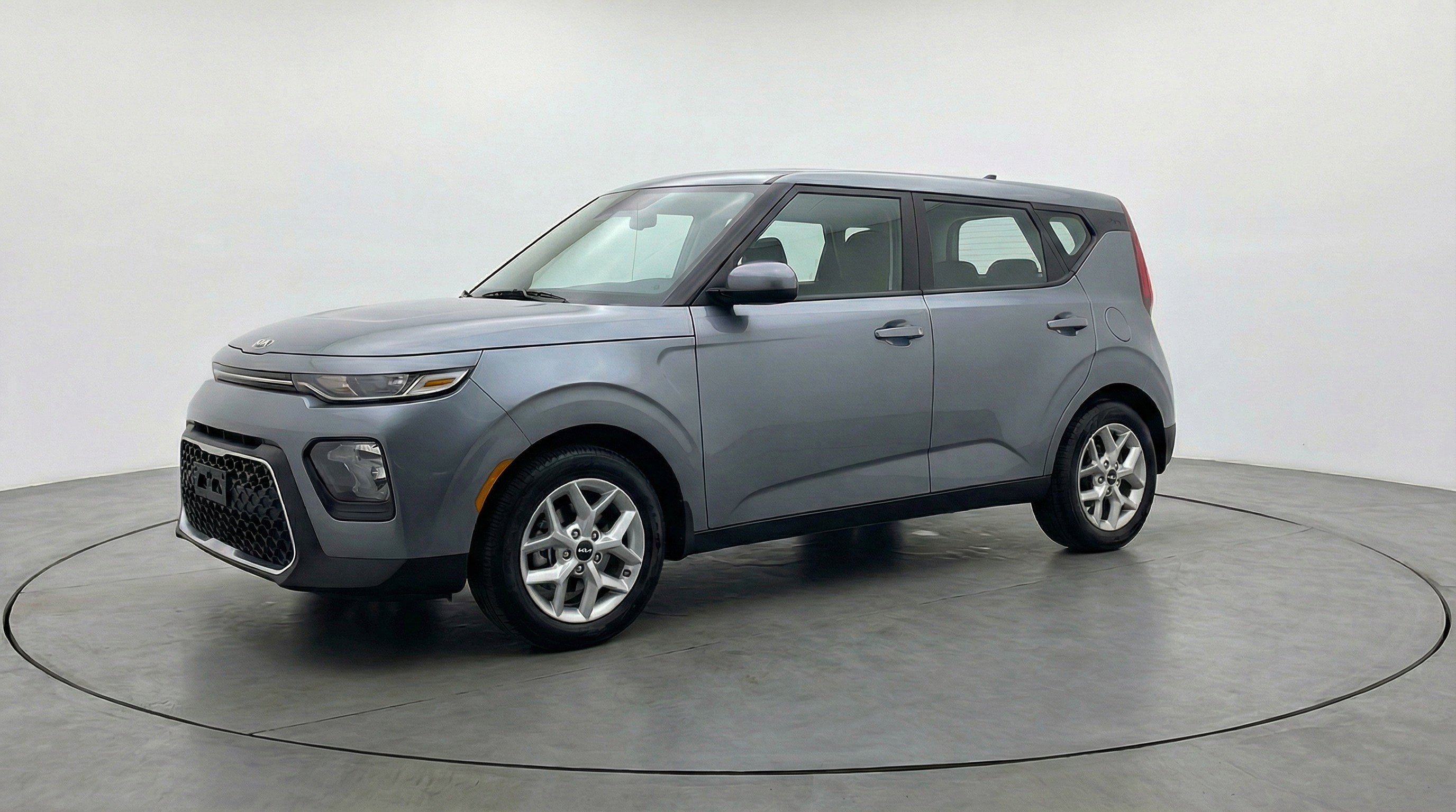 Used 2025 Kia Soul LX w/ LX Technology Package FWD image 3