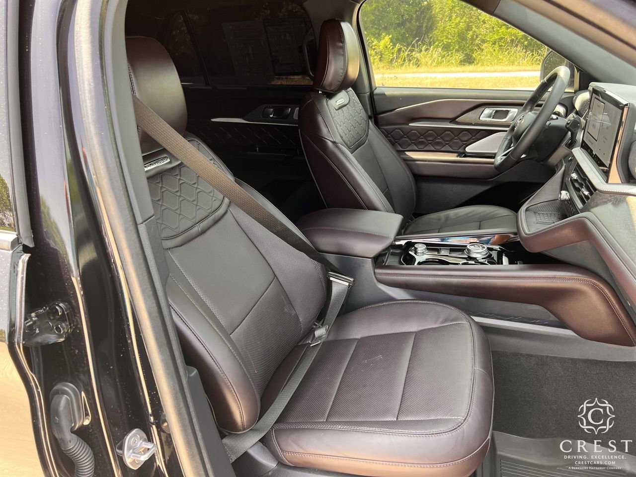 Used 2025 Ford Explorer Platinum w/ Ultimate Package AWD/4WD image 26