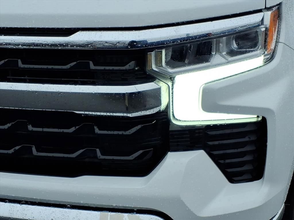 Used 2025 Chevrolet Silverado 1500 LT w/ Work Truck Package image 8