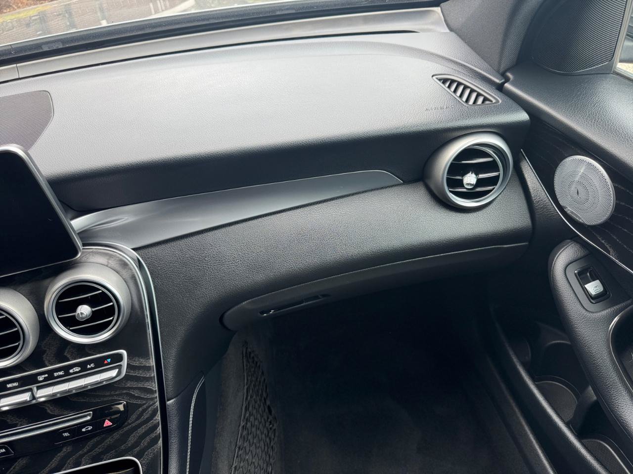 Used 2018 Mercedes-Benz GLC 300 4MATIC image 23