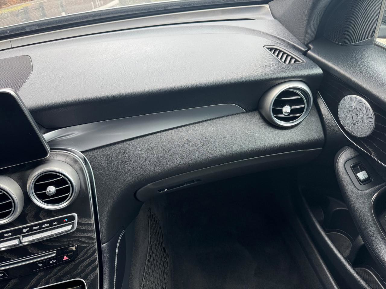 Used 2018 Mercedes-Benz GLC 300 4MATIC image 23