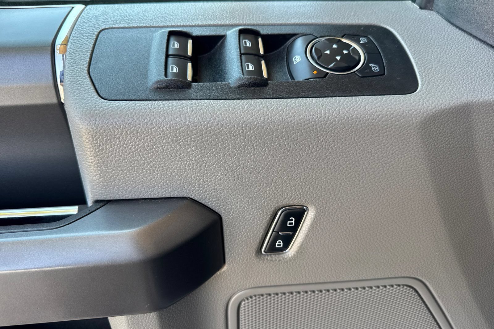 Used 2019 Ford F150 XLT w/ Equipment Group 302A Luxury AWD/4WD image 11