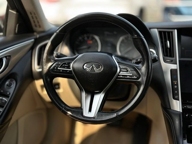 Used 2019 INFINITI Q50 Luxe w/ Essential Package (3.0T Luxe) AWD/4WD image 17