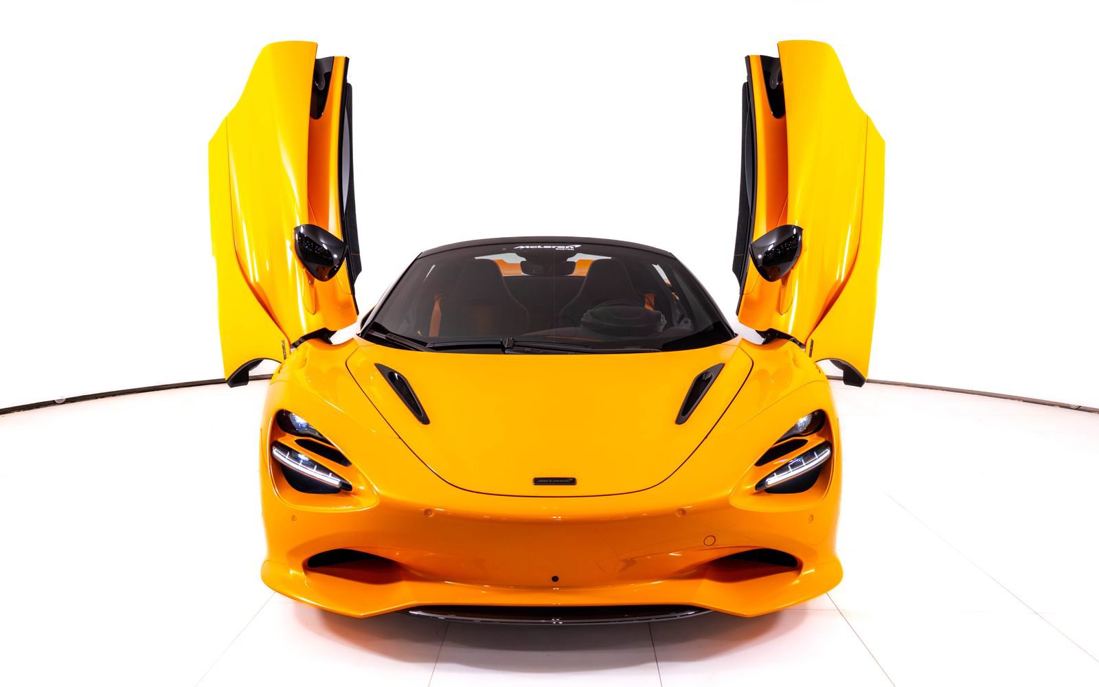 Used 2026 McLaren 750S Spider RWD image 11