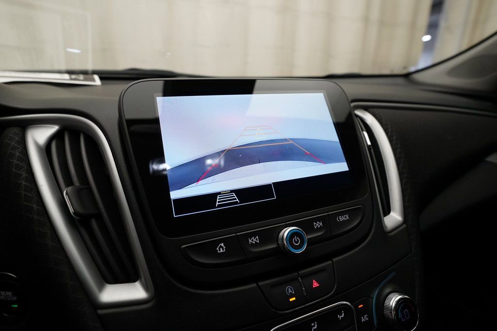 Used 2024 Chevrolet Malibu LT image 19