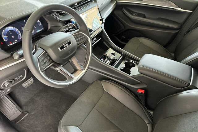 New 2026 Jeep Grand Cherokee Altitude AWD/4WD image 7