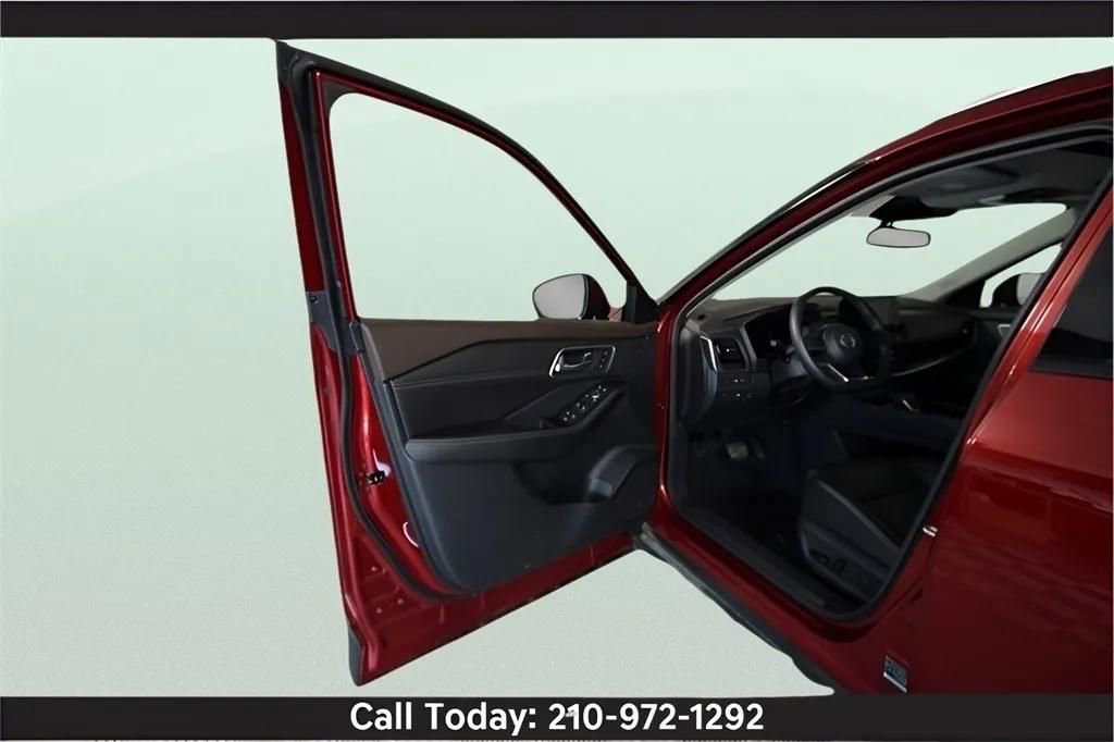 Used 2021 Nissan Rogue Platinum AWD/4WD image 14