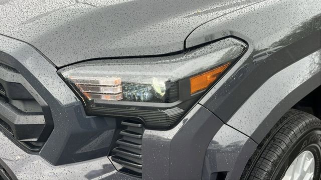 Used 2025 Toyota Tacoma SR5 AWD/4WD image 7