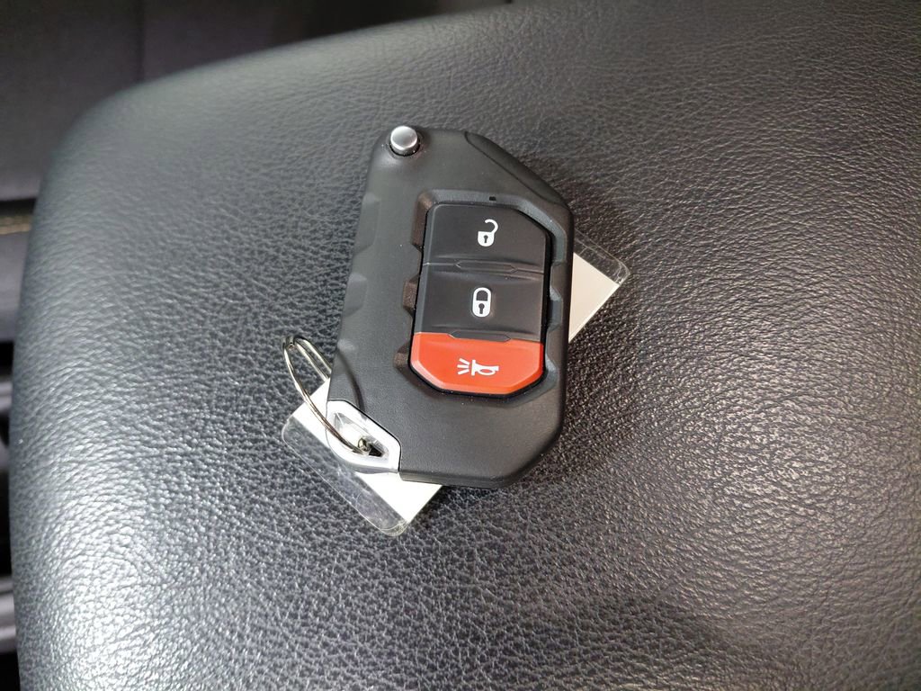 Used 2025 Jeep Wrangler Unlimited Sport AWD/4WD image 33