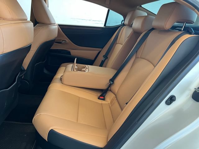 Used 2025 Lexus ES 300h w/ Premium Package FWD image 40