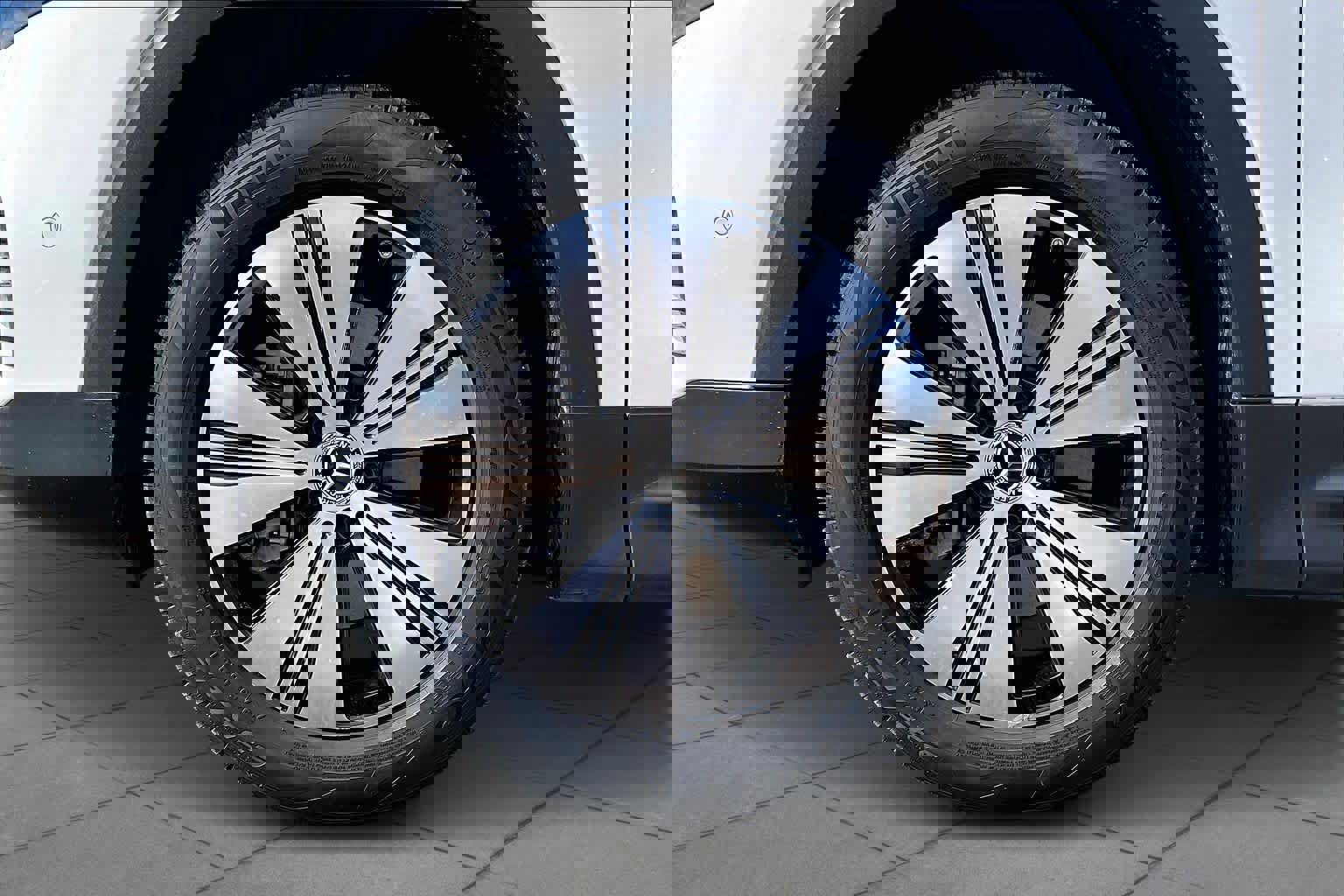 Certified 2023 Mercedes-Benz EQB 300 4MATIC image 11