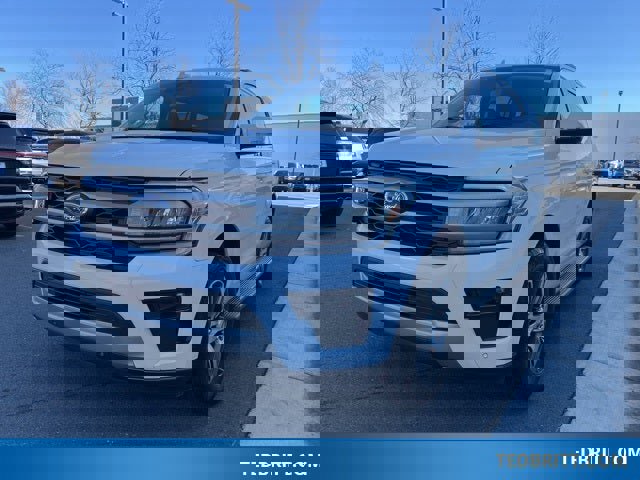 Used 2024 Ford Expedition XLT image 3