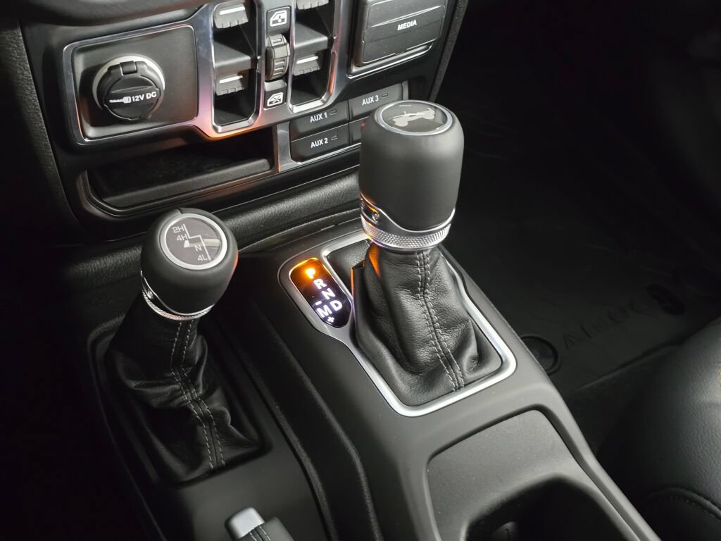 New 2026 Jeep Wrangler Unlimited Sahara w/ Whitecap Package AWD/4WD image 28