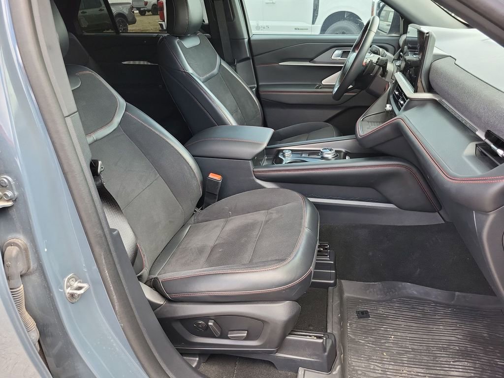 Used 2025 Ford Explorer ST image 26