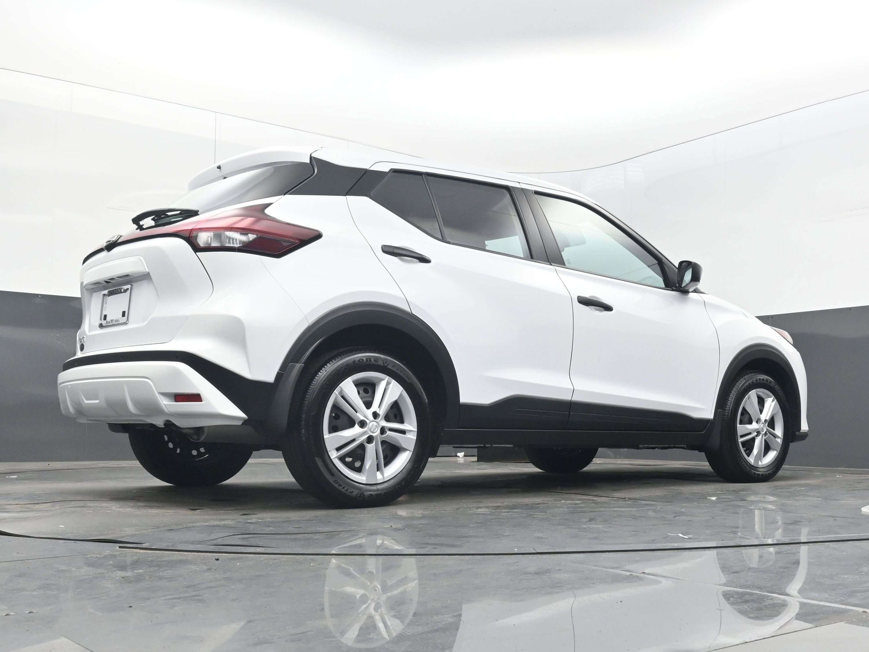 Certified 2025 Nissan Kicks Play S image 27