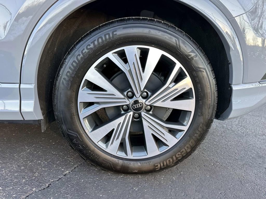 Used 2025 Audi Q4 e-tron Premium w/ Convenience Package image 10