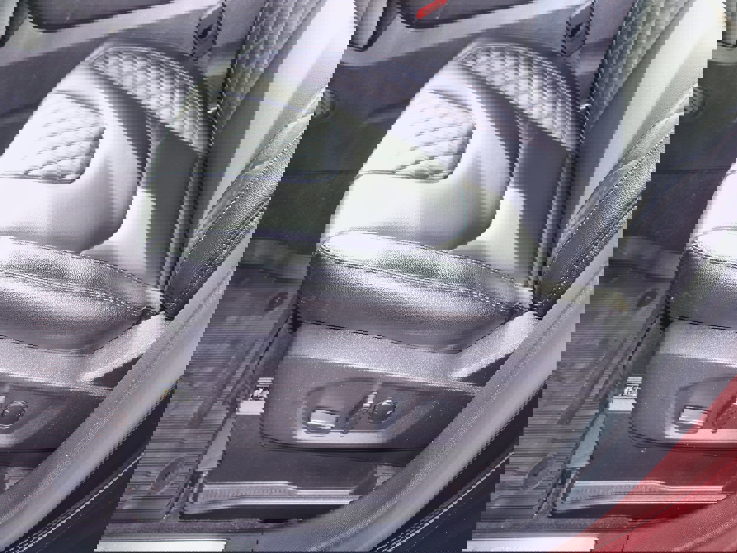 Used 2024 Ford Edge Titanium image 11