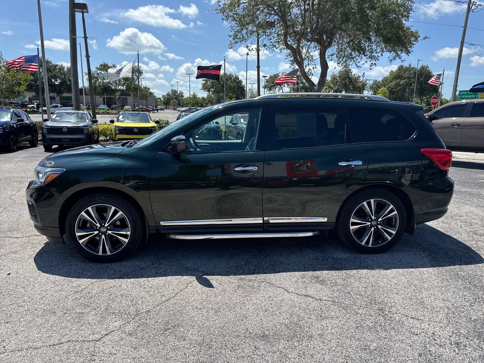 Used 2019 Nissan Pathfinder Platinum AWD/4WD image 17