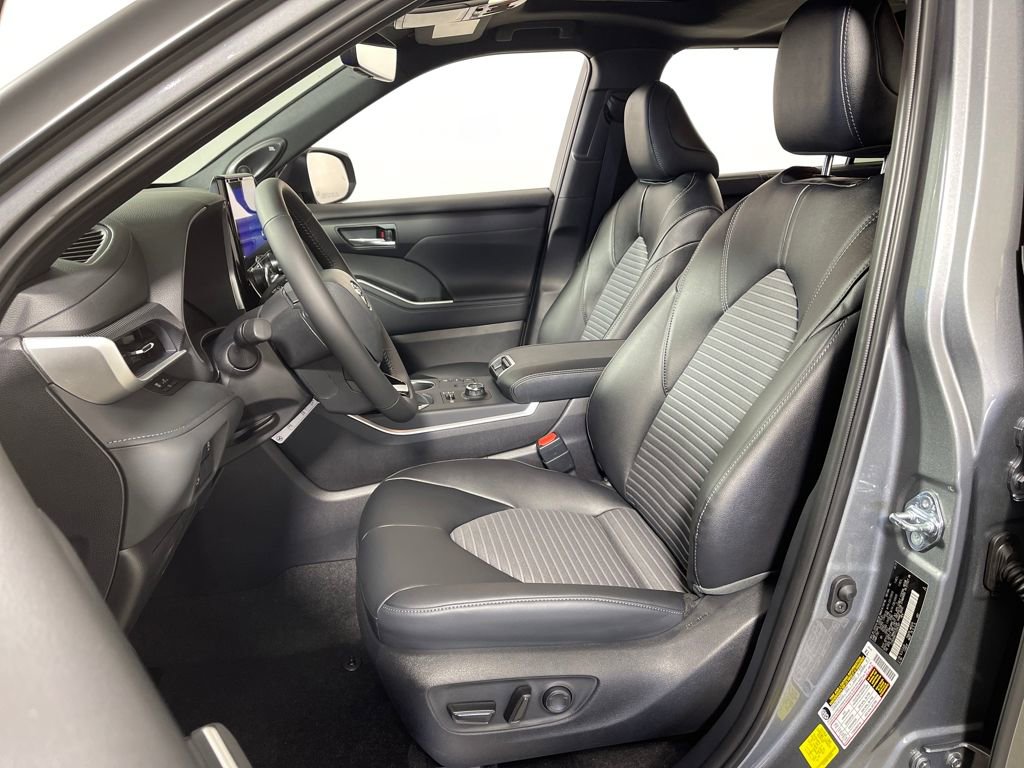 New 2026 Toyota Highlander XSE image 12