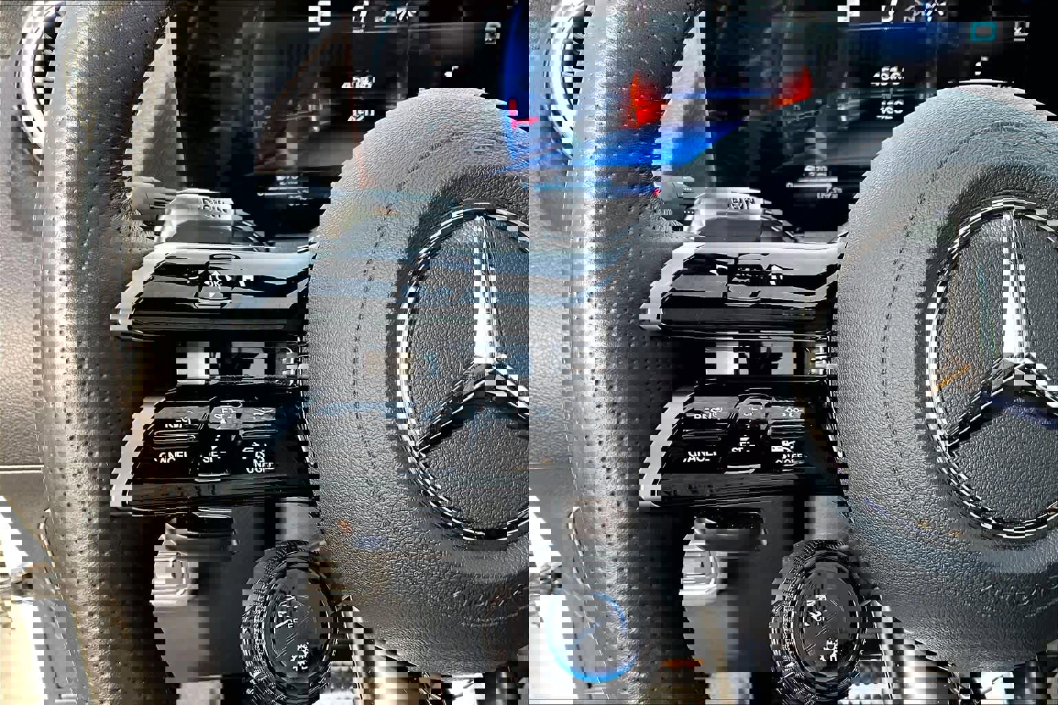 Used 2025 Mercedes-Benz GLA 35 AMG 4MATIC image 45