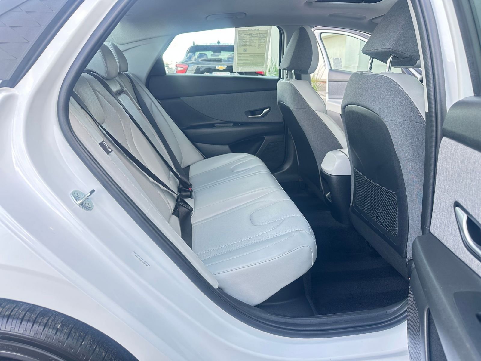 Used 2025 Hyundai Elantra Limited image 27