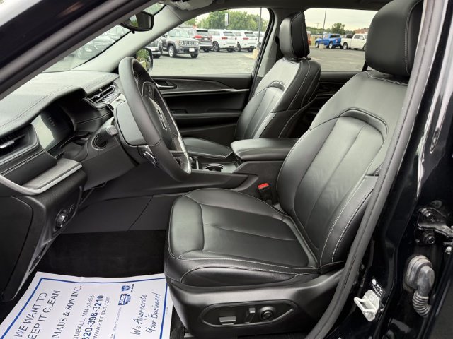 Used 2024 Jeep Grand Cherokee Limited AWD/4WD image 12