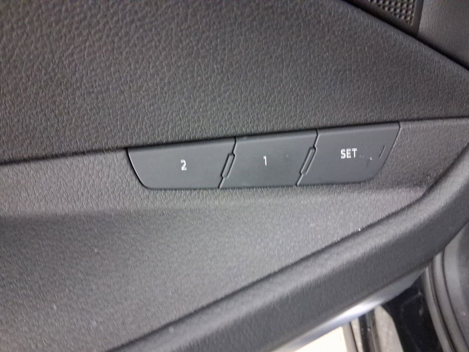 Used 2022 Audi e-tron Premium Plus w/ Premium Plus Package image 15